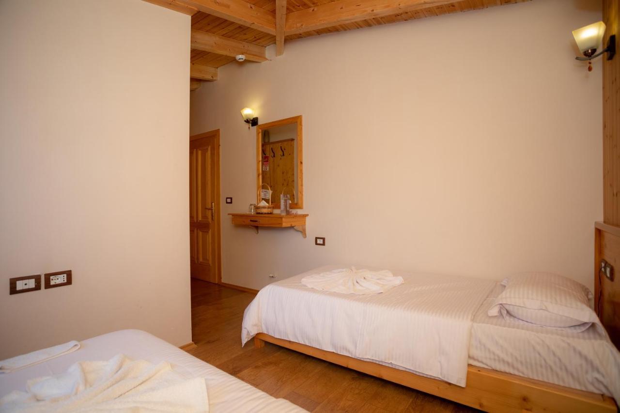 Hotel Shpija E Gjyshit Canaj Eksteriør bilde