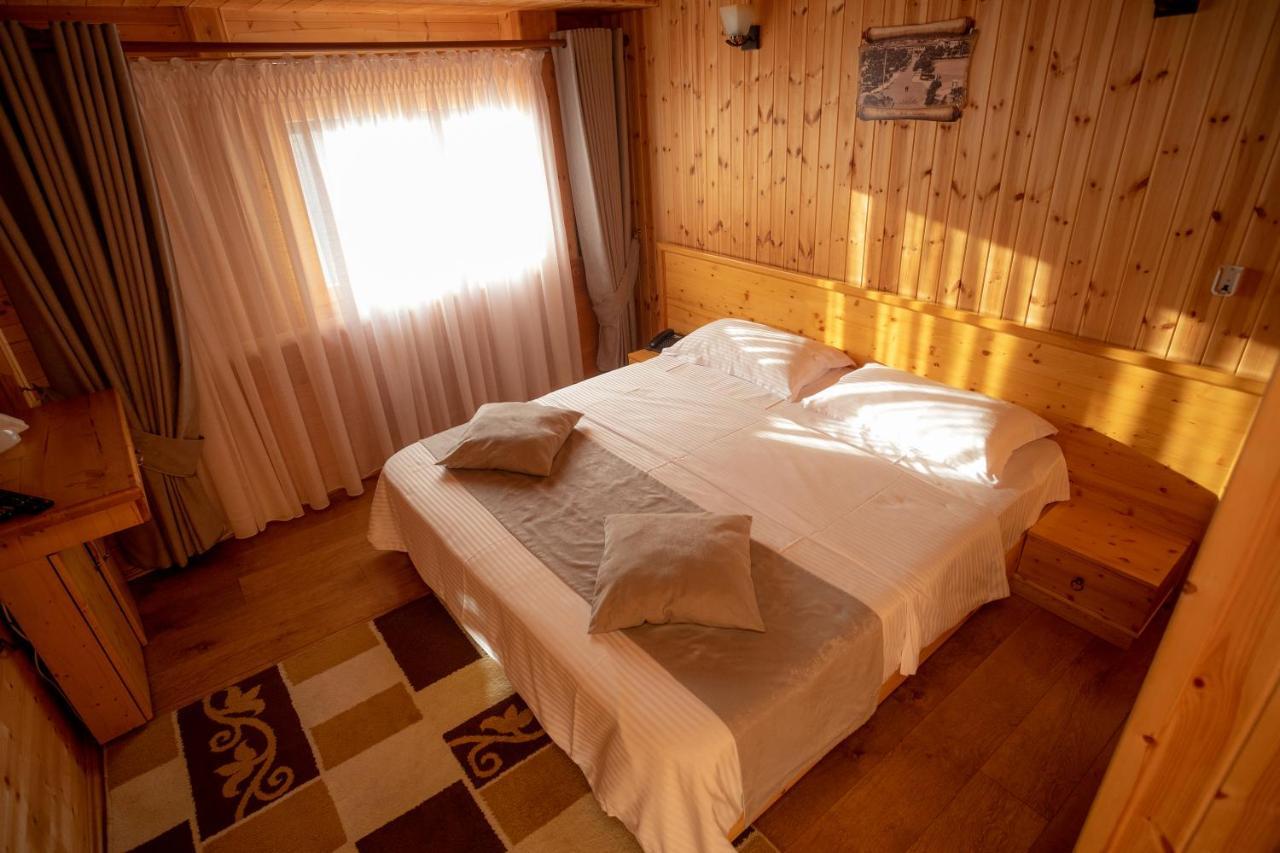 Hotel Shpija E Gjyshit Canaj Eksteriør bilde